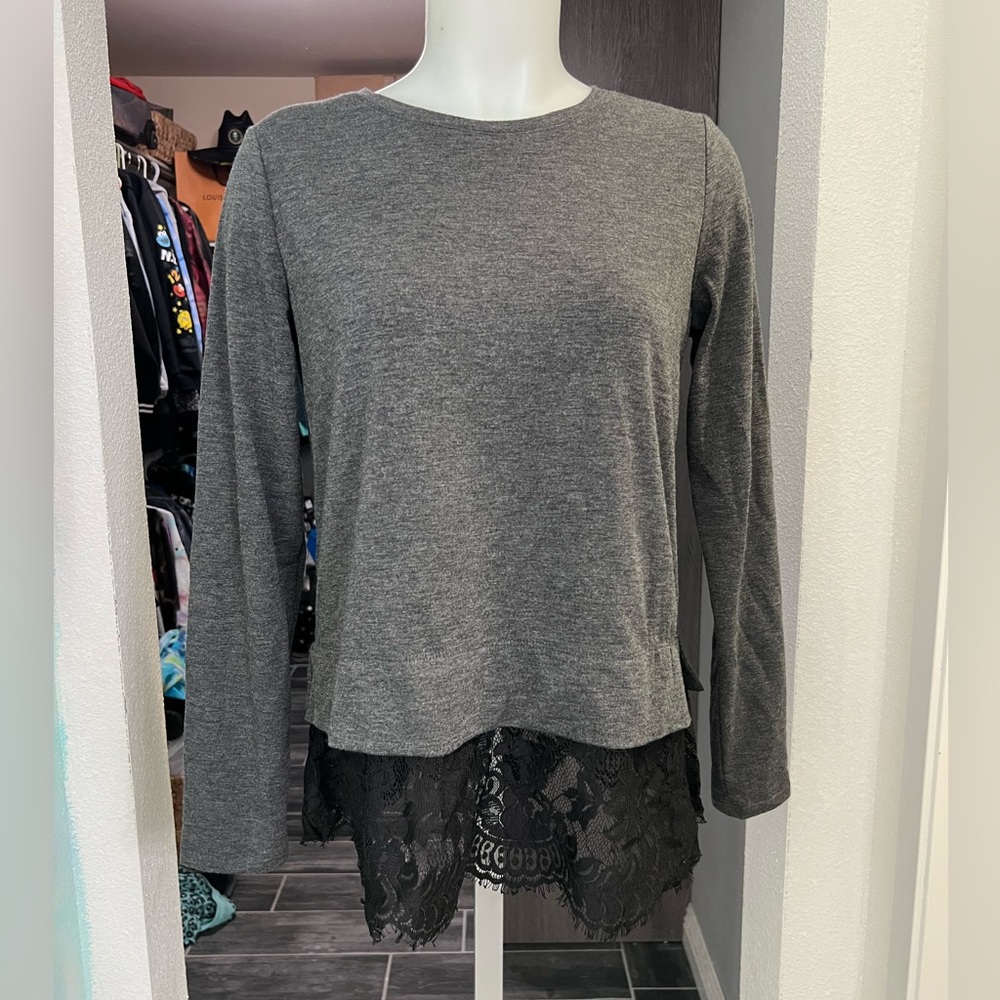 Simply Vera Vera Wang Gray Long Sleeve Top W/ Black Lace